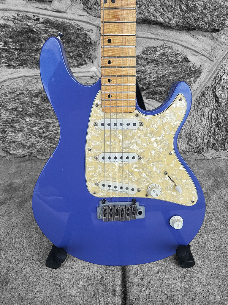 Starfield American Guitar, Metallic Blue/Purple w/ Hard Case