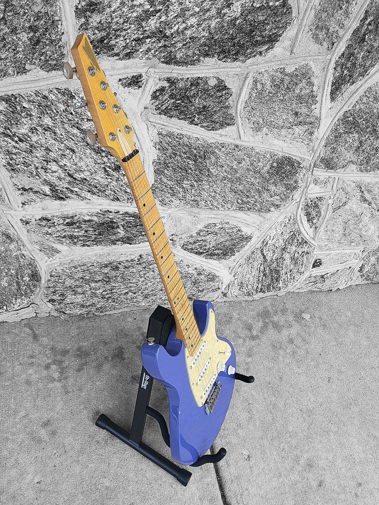 Starfield American Guitar, Metallic Blue/Purple w/ Hard Case