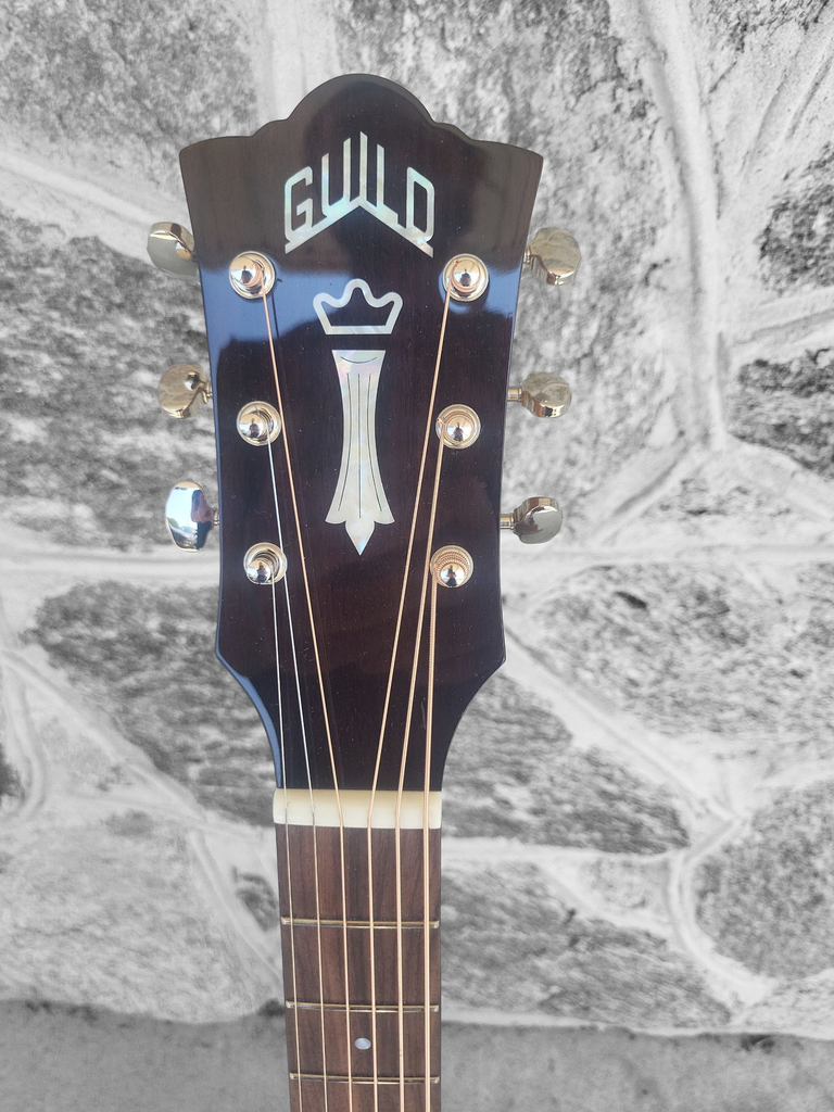Guild Westerly Collection M-120L Mini Grand Concert, Lefty with Premium Guild Case