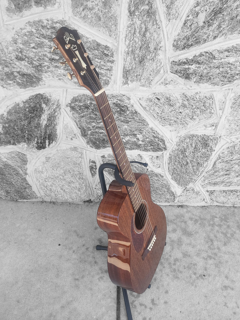 Guild Westerly Collection M-120L Mini Grand Concert, Lefty with Premium Guild Case