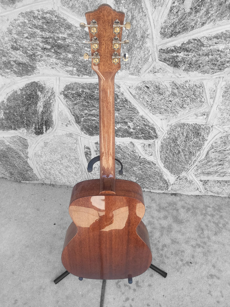 Guild Westerly Collection M-120L Mini Grand Concert, Lefty with Premium Guild Case