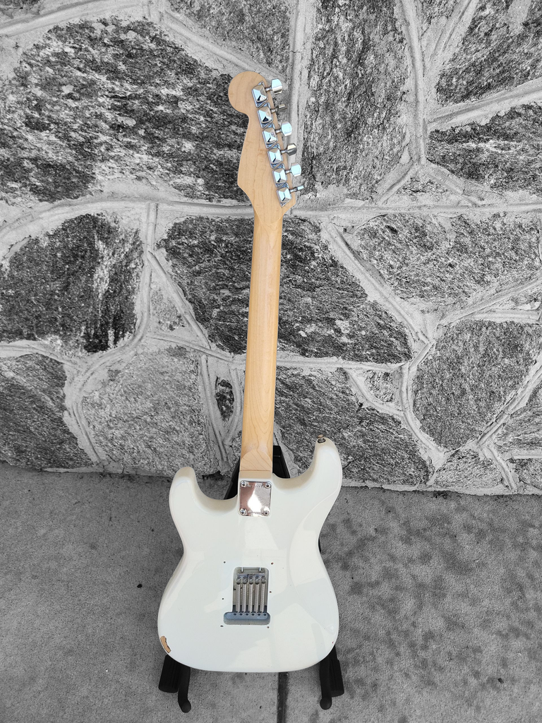 Squier Affinity Strat with Hot Rails, White