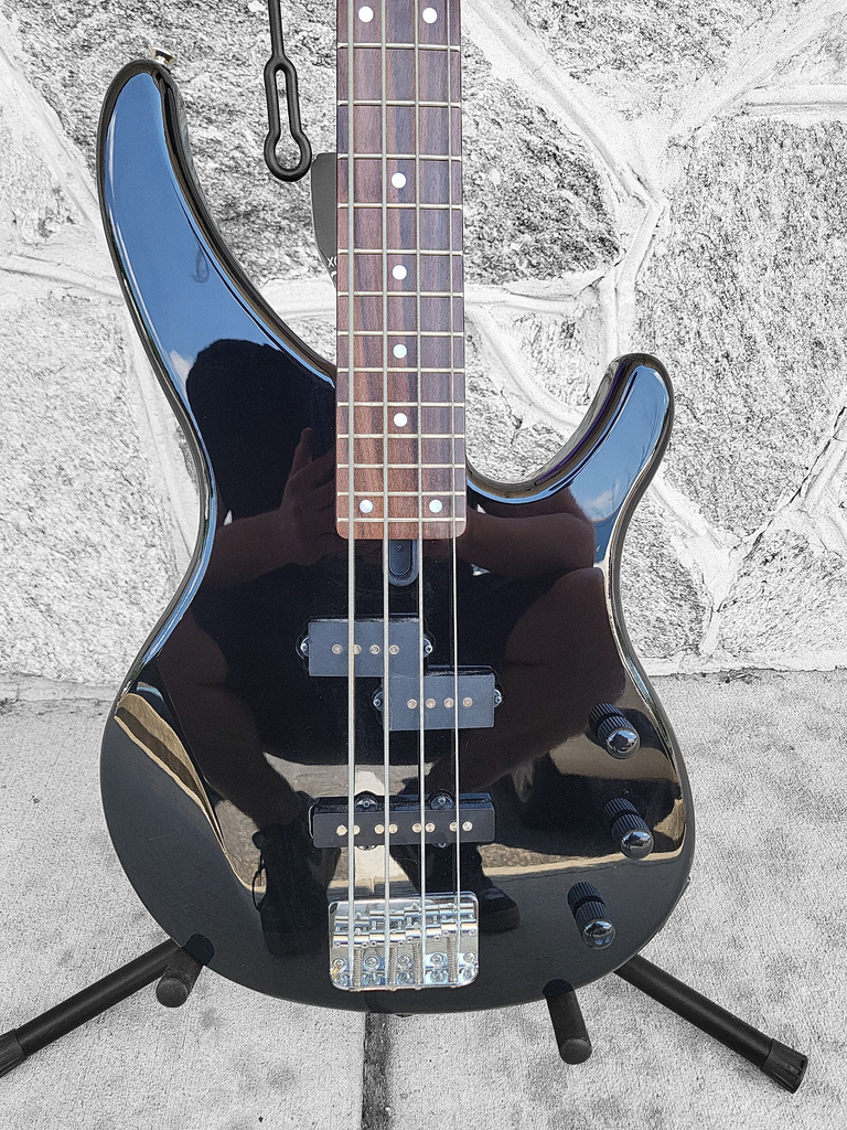 Yamaha TRBX174 Bass, Black
