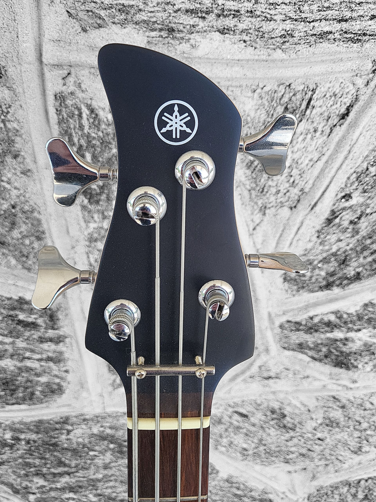 Yamaha TRBX174 Bass, Black