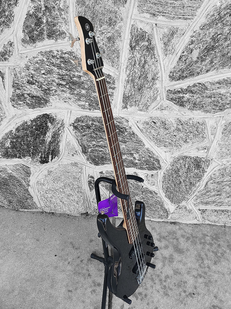 Yamaha TRBX174 Bass, Black