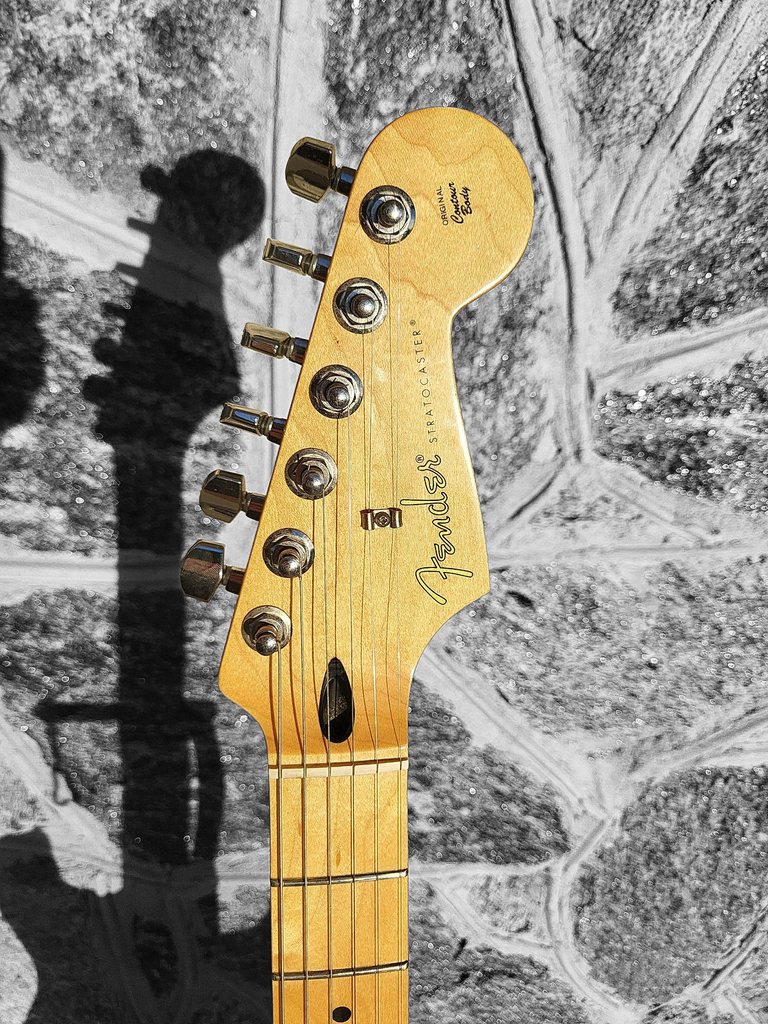 Fender Player Stratocaster HSS Plus Top, Maple Fingerboard, Aged Cherry Burst, 2020