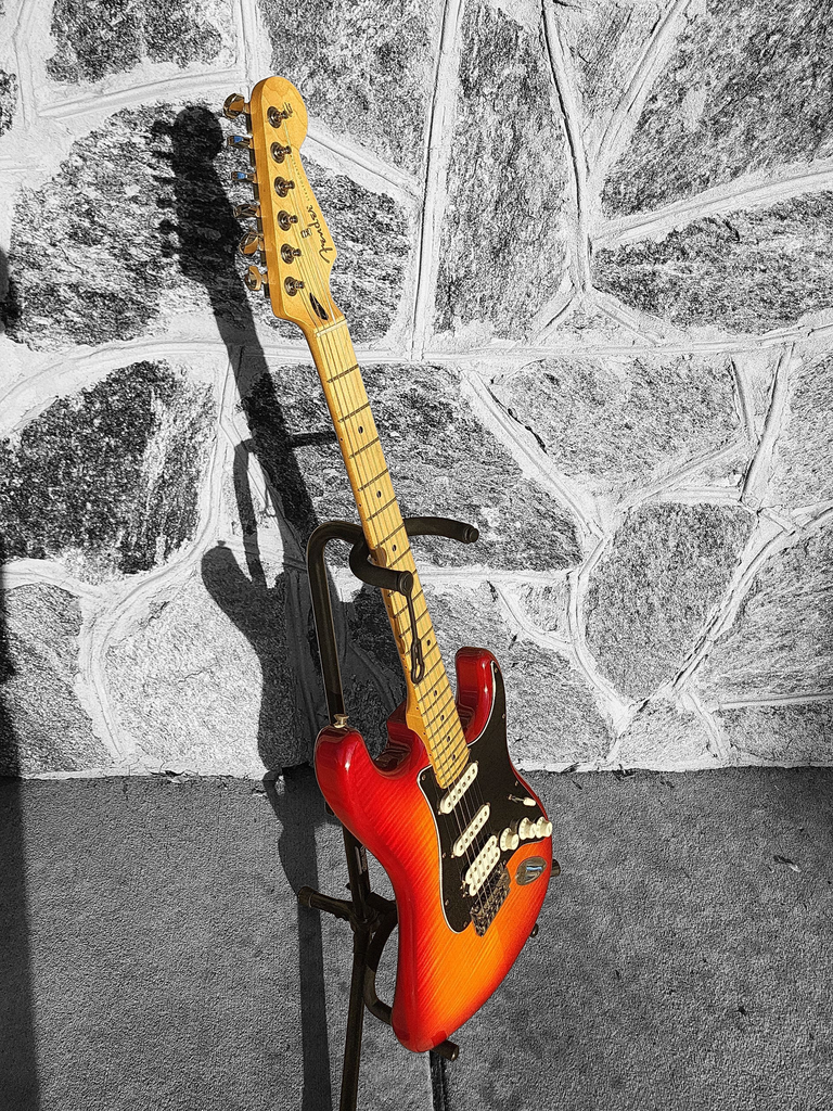 Fender Player Stratocaster HSS Plus Top, Maple Fingerboard, Aged Cherry Burst, 2020
