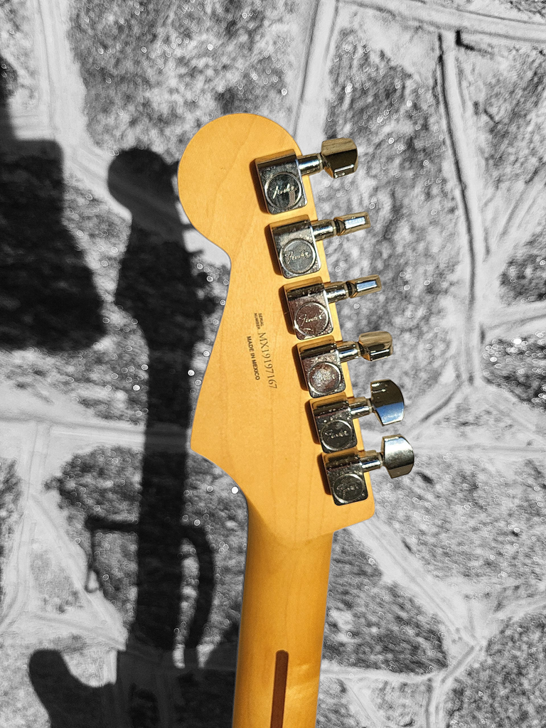Fender Player Stratocaster HSS Plus Top, Maple Fingerboard, Aged Cherry Burst, 2020