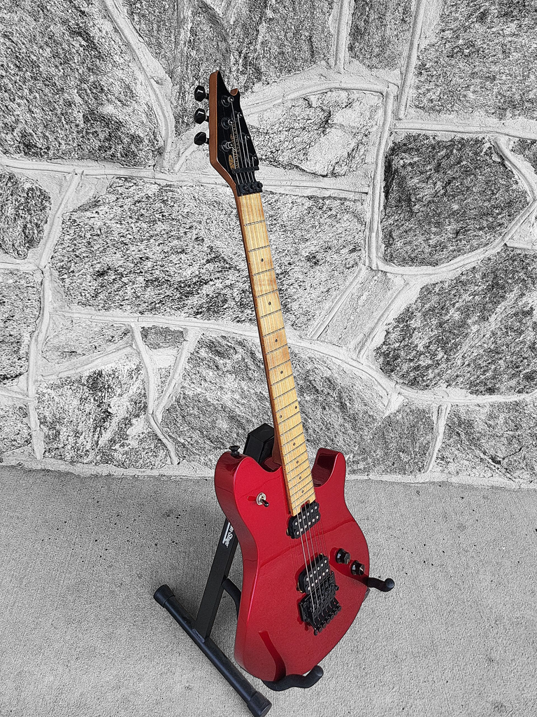 EVH Wolfgang Standard with EVH Case, Stryker Red