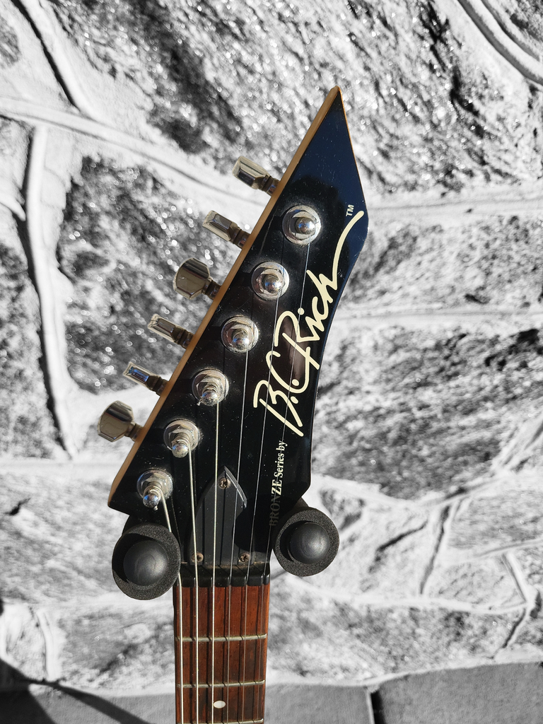 B.C. Rich Bronze Series Warlock, Black