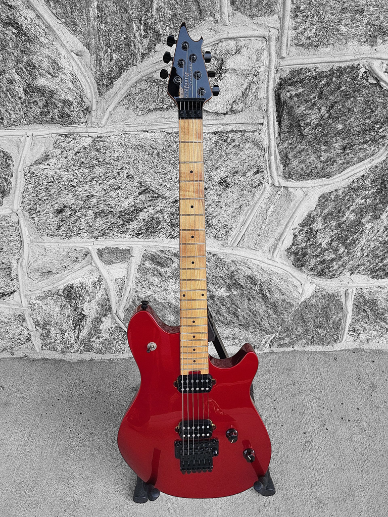 EVH Wolfgang Standard with EVH Case, Stryker Red