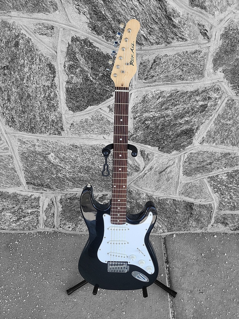 [U-RokAxe-127] Rok Axe Stratocaster - Black 