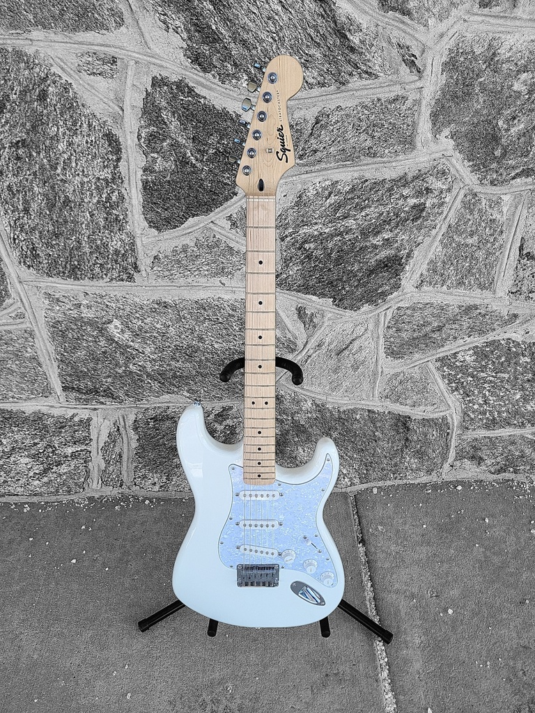 [U-SquierStratWhite-212] Squier Sonic Stratocaster - White