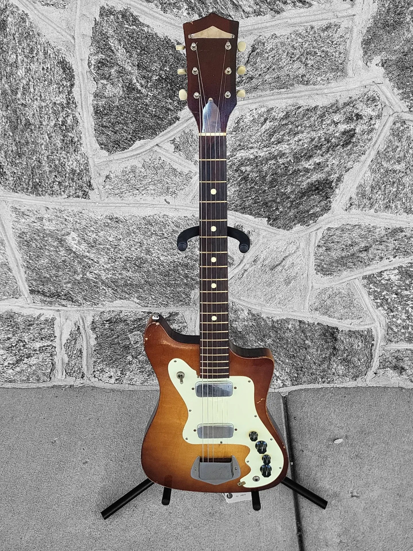 [U-K102-0526] Kay K102 Vanguard II Double Pickup Electric Guitar, Early 60's