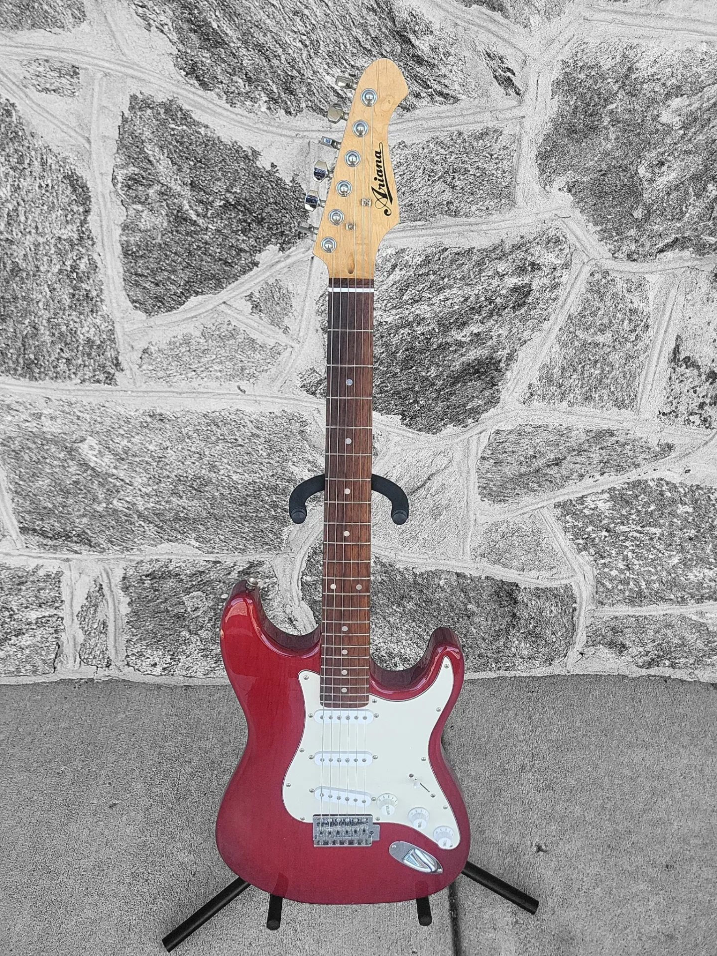 Ariana Strat Style Guitar, Red