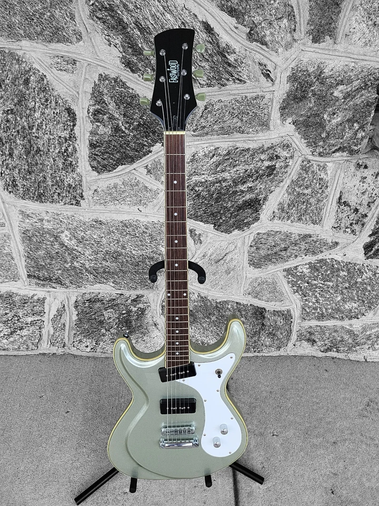 Eastwood Sidejack Std Baritone Electric Guitar