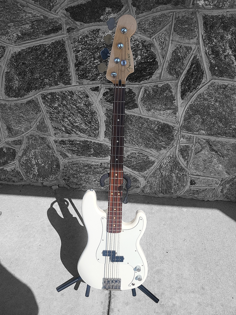 Fender Player Precision Bass with Pau Ferro Fretboard, Polar White, 2021