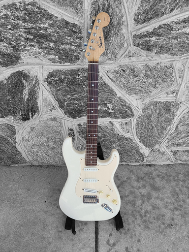 [U-AffinityStratHR-0701] Squier Affinity Strat with Hot Rails, White